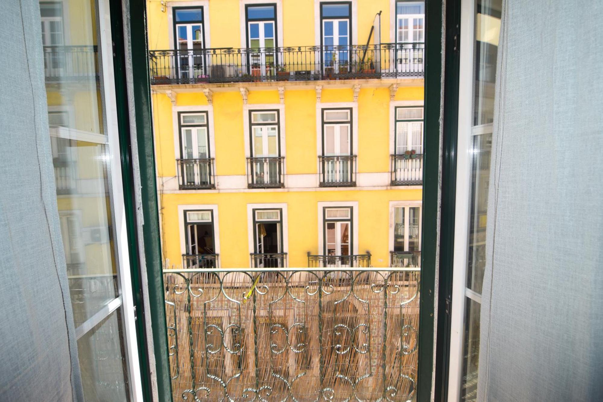 Shared Apartment With Bright Private Patio In Lisboa 外观 照片