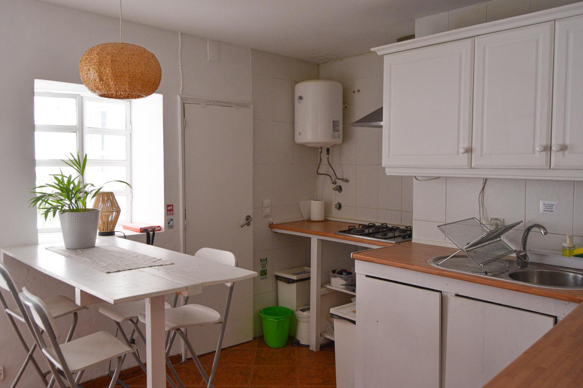 Shared Apartment With Bright Private Patio In Lisboa 外观 照片